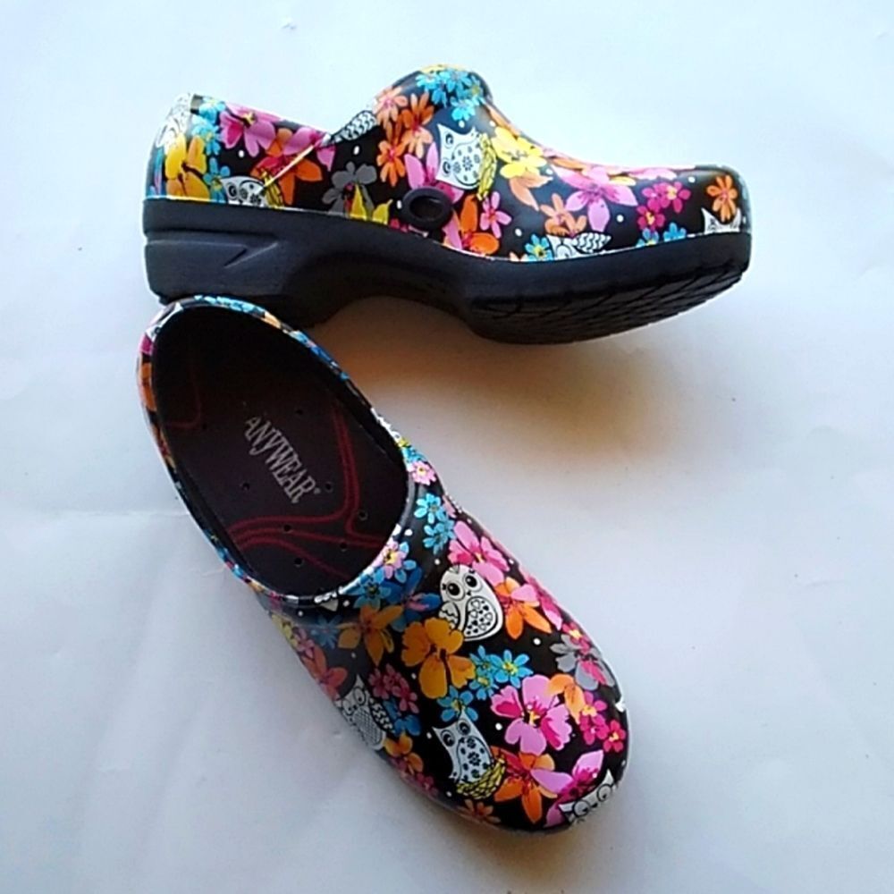 LOW PRICE ANYWEAR SLIP RESISTANT NURSING UNISEX SHOES SIZE WOMEN 6 MEN'S 4